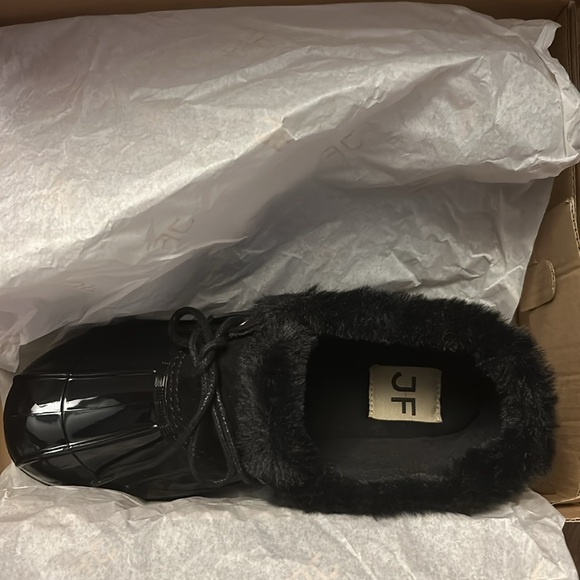 NWT JustFab Evi Ankle Black Caviar Faux Fur Duck Boots Booties Size 7 - Picture 9 of 10